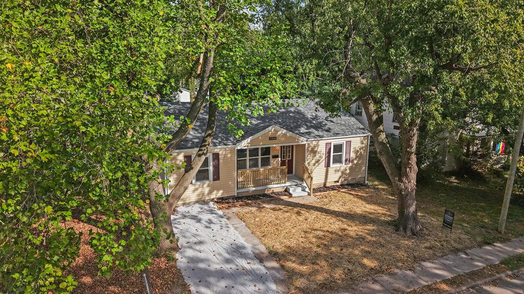 2036 N Pickwick Avenue, Springfield, MO 65803