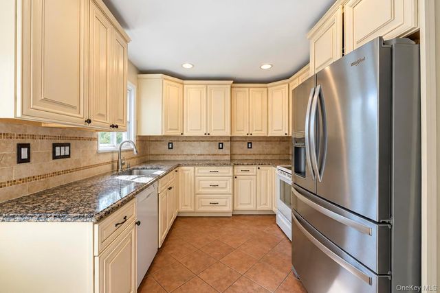 4027 Jean Avenue, Bethpage, NY 11714