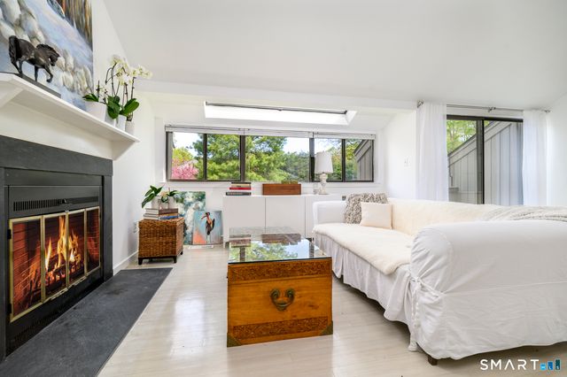 32 Whitney Glen 32, Westport, CT 06880