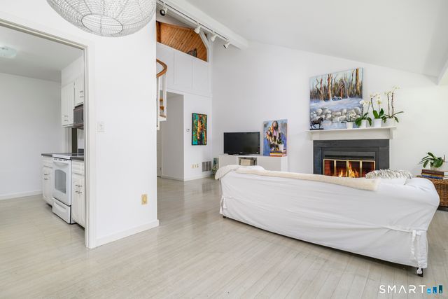32 Whitney Glen 32, Westport, CT 06880