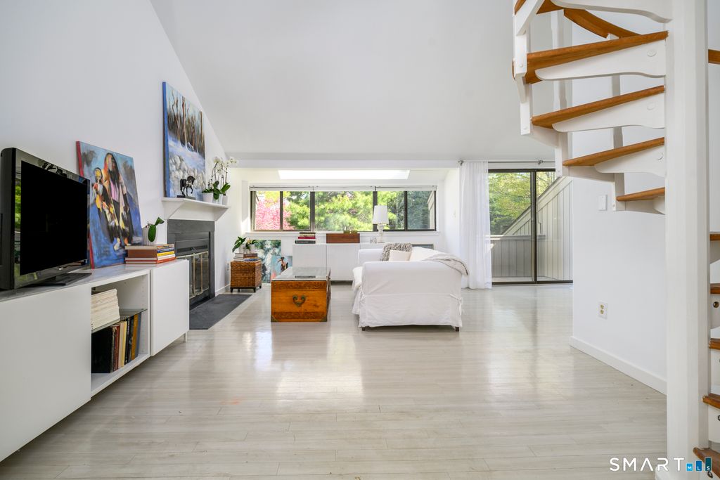 32 Whitney Glen 32, Westport, CT 06880