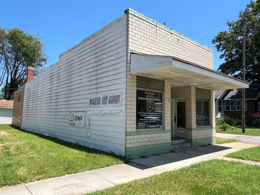 Image 2 of property listing at 320 W BROADWAY Avenue, Centralia, IL 62801