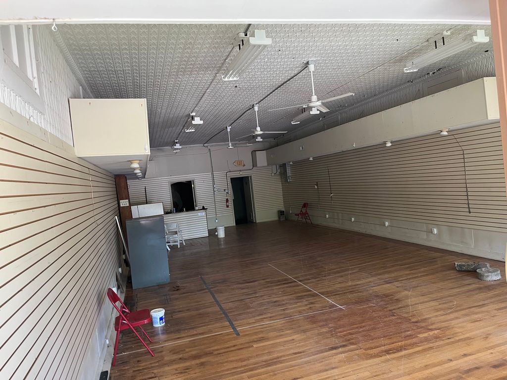 Image 6 of property listing at 320 W BROADWAY Avenue, Centralia, IL 62801