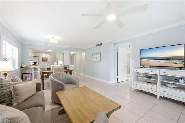 1083 Forest Lakes DR 209, Naples, FL 34105