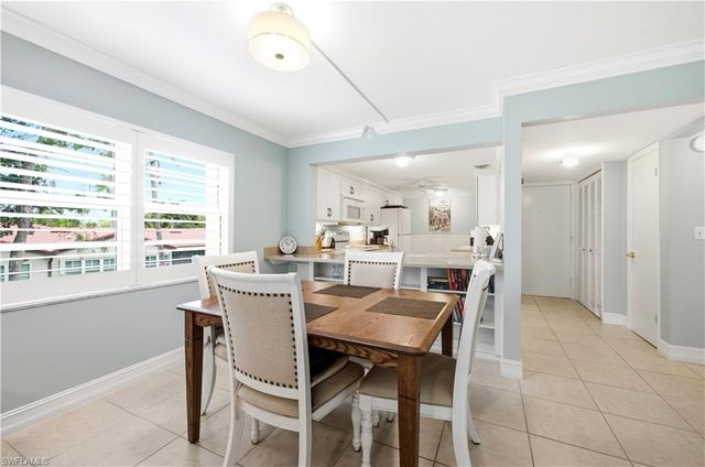 1083 Forest Lakes DR 209, Naples, FL 34105