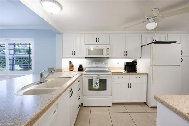 1083 Forest Lakes DR 209, Naples, FL 34105