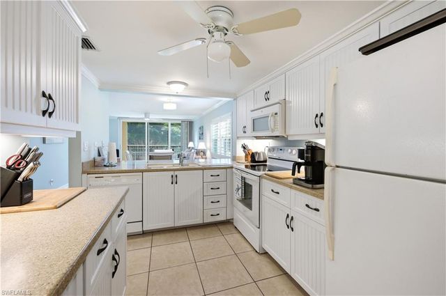 1083 Forest Lakes DR 209, Naples, FL 34105
