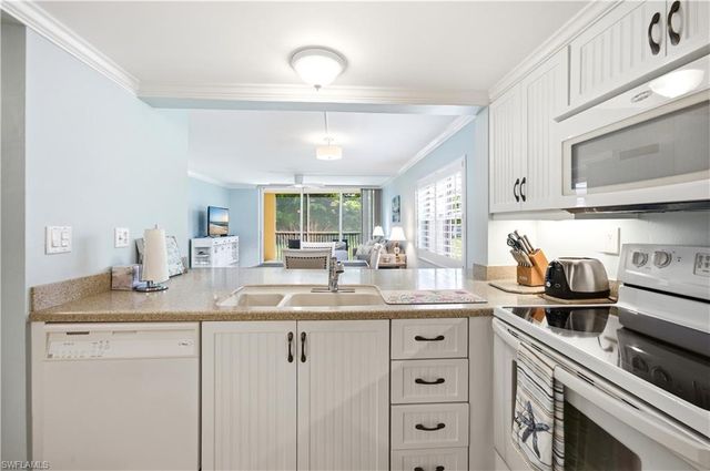1083 Forest Lakes DR 209, Naples, FL 34105