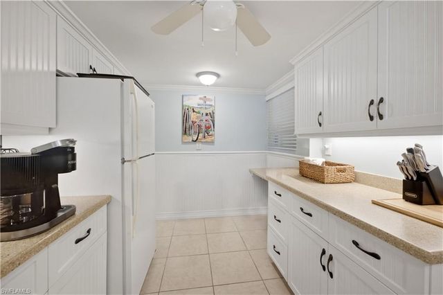 1083 Forest Lakes DR 209, Naples, FL 34105