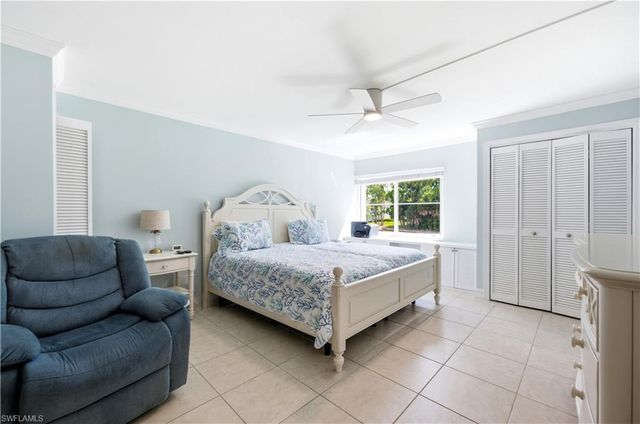 1083 Forest Lakes DR 209, Naples, FL 34105