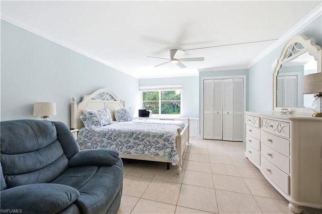 1083 Forest Lakes DR 209, Naples, FL 34105