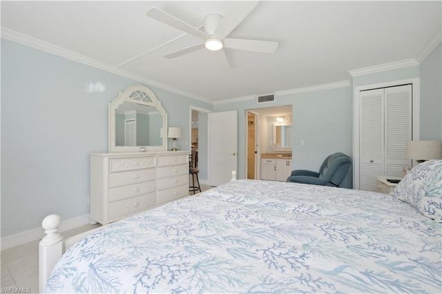 1083 Forest Lakes DR 209, Naples, FL 34105