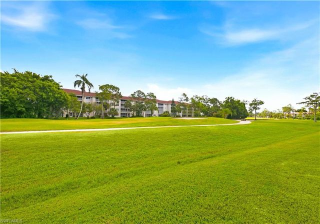 1083 Forest Lakes DR 209, Naples, FL 34105