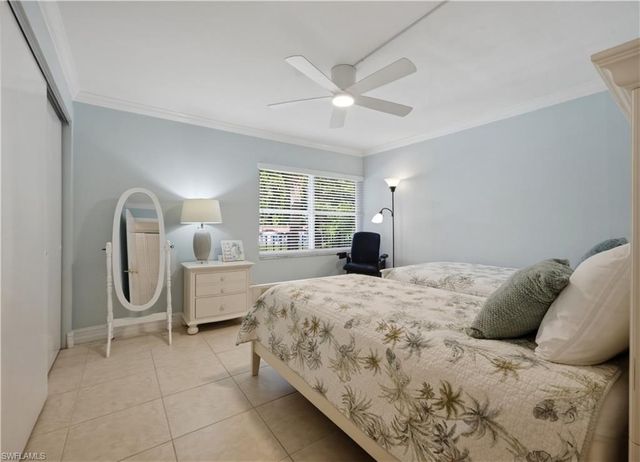 1083 Forest Lakes DR 209, Naples, FL 34105