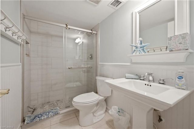 1083 Forest Lakes DR 209, Naples, FL 34105