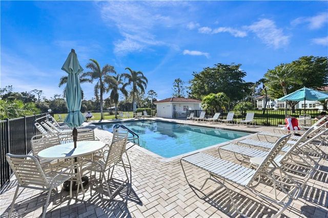 1083 Forest Lakes DR 209, Naples, FL 34105