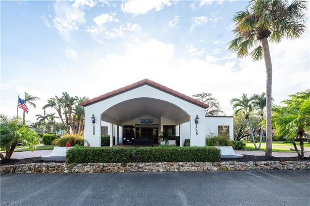 1083 Forest Lakes DR 209, Naples, FL 34105