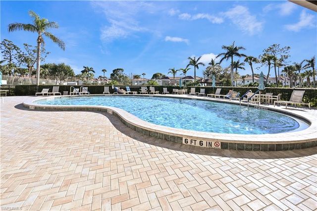 1083 Forest Lakes DR 209, Naples, FL 34105