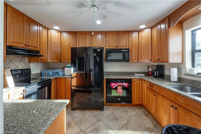 1083 Forest Lakes DR 209, Naples, FL 34105
