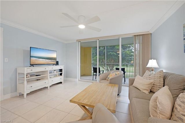1083 Forest Lakes DR 209, Naples, FL 34105