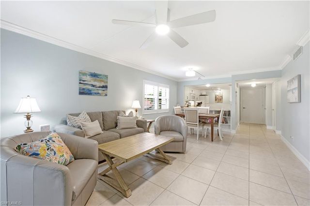 1083 Forest Lakes DR 209, Naples, FL 34105