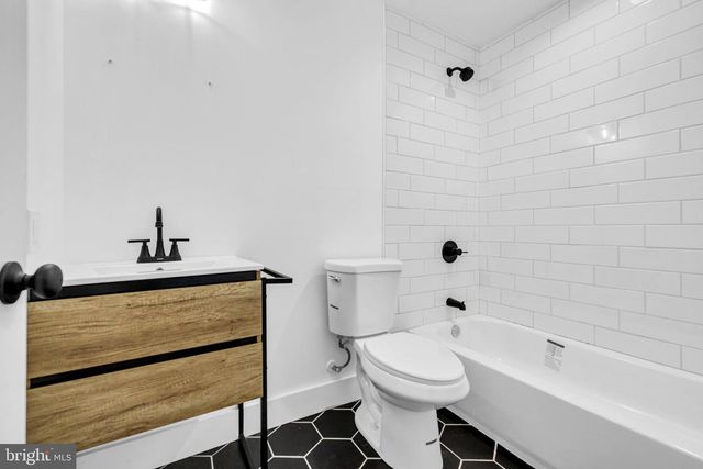 2731 ROUND RD, Baltimore, MD 21225