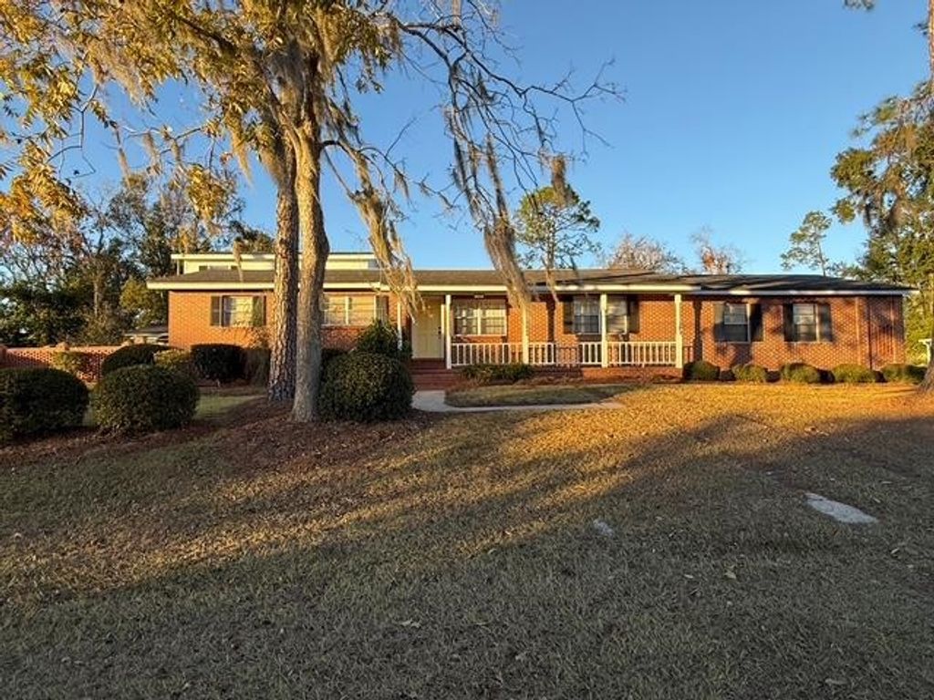 277 SE WOODLAWN Street, Madison, FL 32340