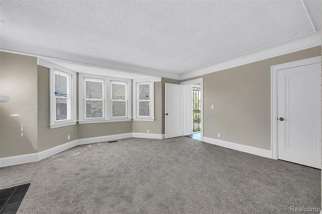 13600 Santa Rosa Drive, Detroit, MI 48238