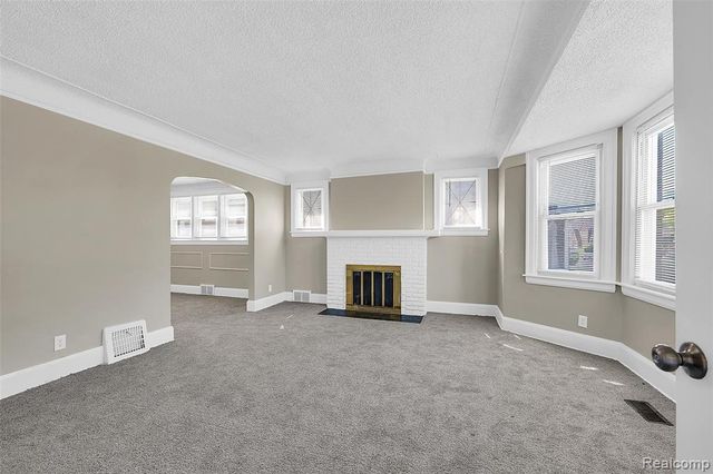 13600 Santa Rosa Drive, Detroit, MI 48238