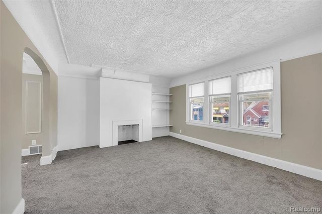 13600 Santa Rosa Drive, Detroit, MI 48238