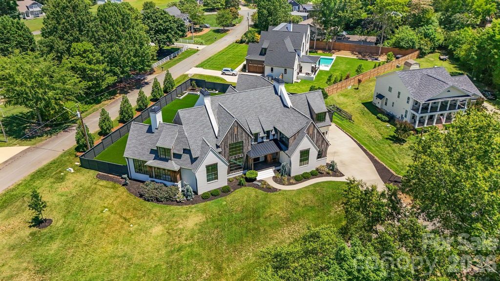 20218 Rainbow Circle, Cornelius, NC 28031