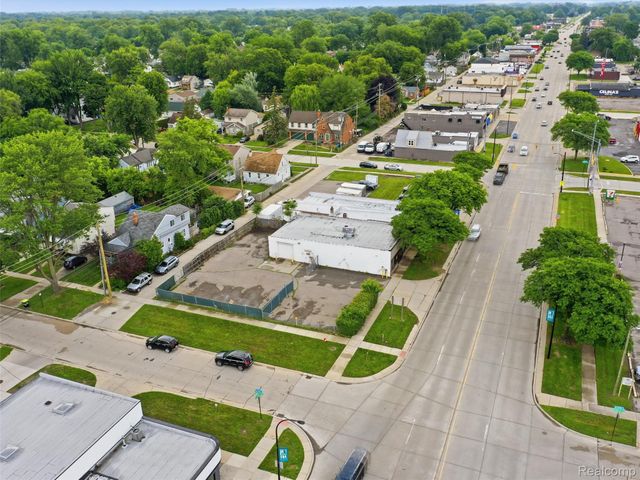 832 W 11 Mile Road, Madison Heights, MI 48071
