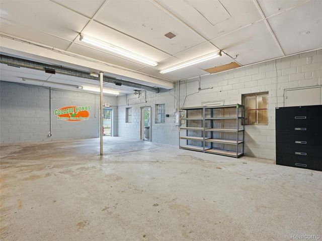 832 W 11 Mile Road, Madison Heights, MI 48071