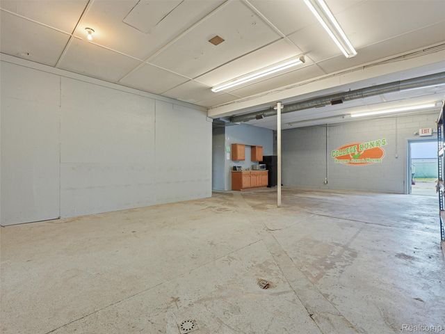 832 W 11 Mile Road, Madison Heights, MI 48071