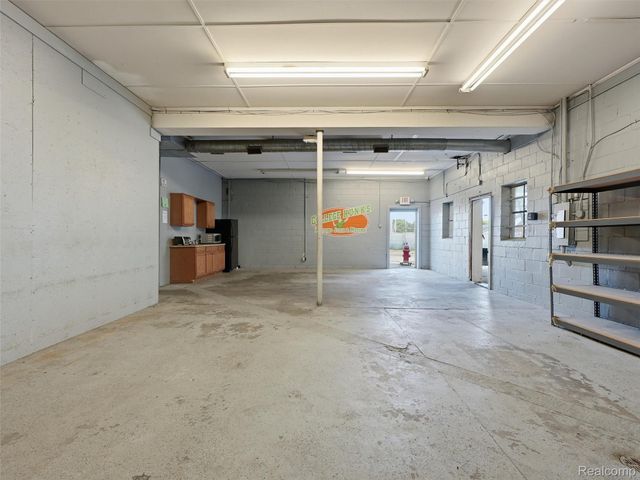832 W 11 Mile Road, Madison Heights, MI 48071