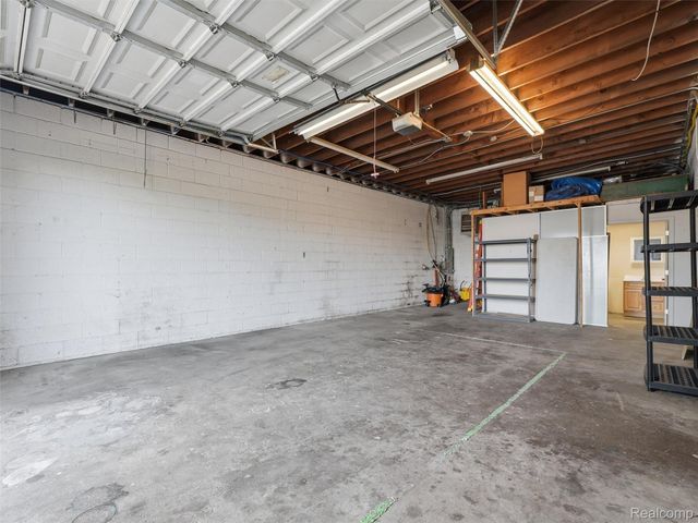 832 W 11 Mile Road, Madison Heights, MI 48071