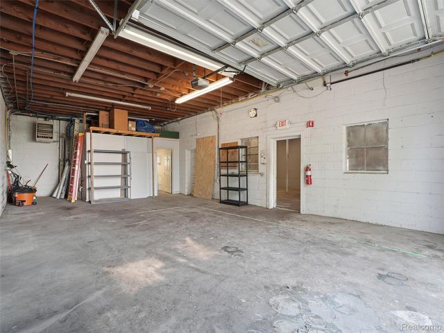 832 W 11 Mile Road, Madison Heights, MI 48071