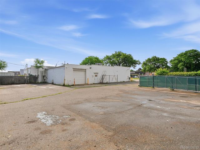 832 W 11 Mile Road, Madison Heights, MI 48071