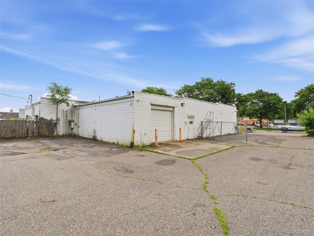 832 W 11 Mile Road, Madison Heights, MI 48071