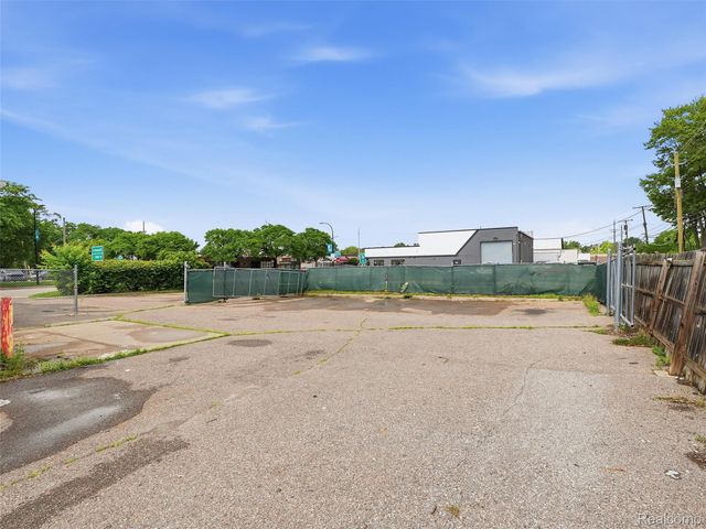 832 W 11 Mile Road, Madison Heights, MI 48071