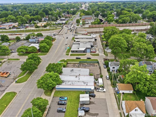 832 W 11 Mile Road, Madison Heights, MI 48071
