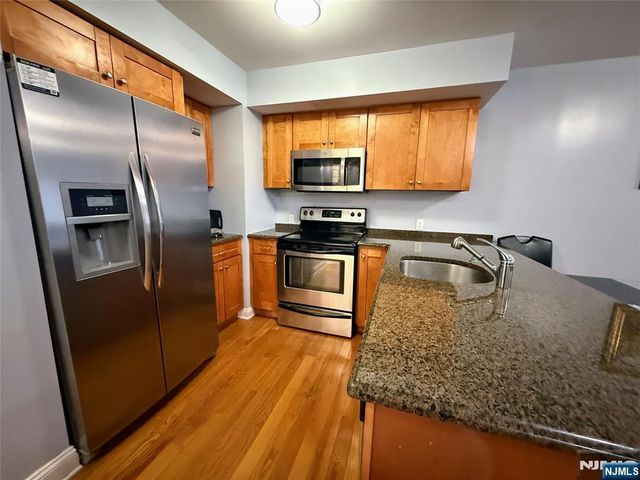 411 E Brinkerhoff Avenue 410, Palisades Park, NJ 07650