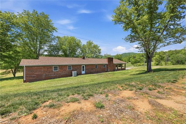 954-1 Parsonsville Road, Purlear, NC 28665