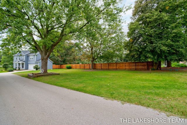 734 E 8th Street, Holland, MI 49423