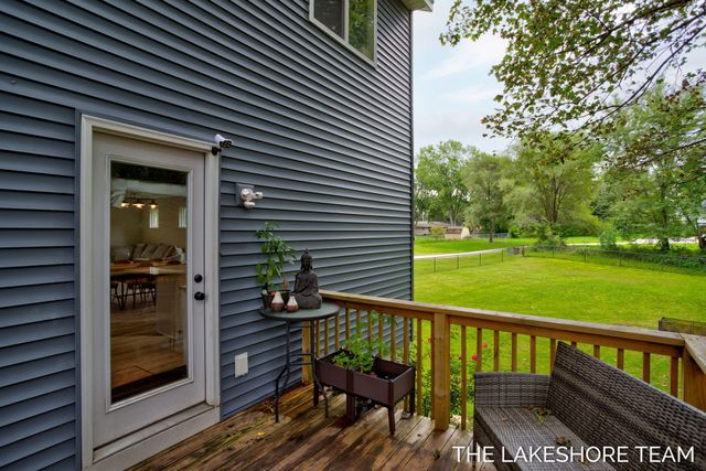 734 E 8th Street, Holland, MI 49423