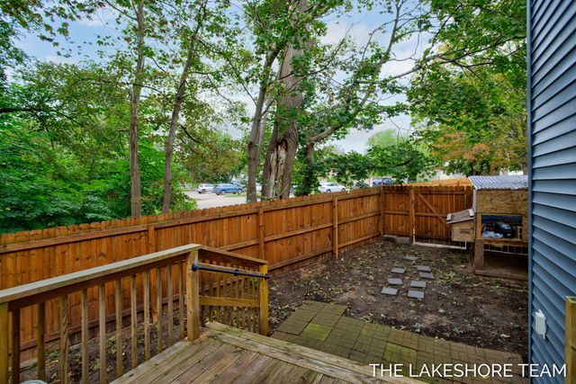 734 E 8th Street, Holland, MI 49423