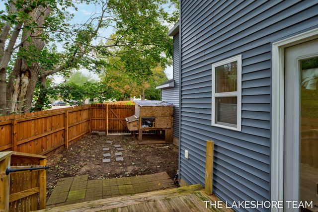 734 E 8th Street, Holland, MI 49423