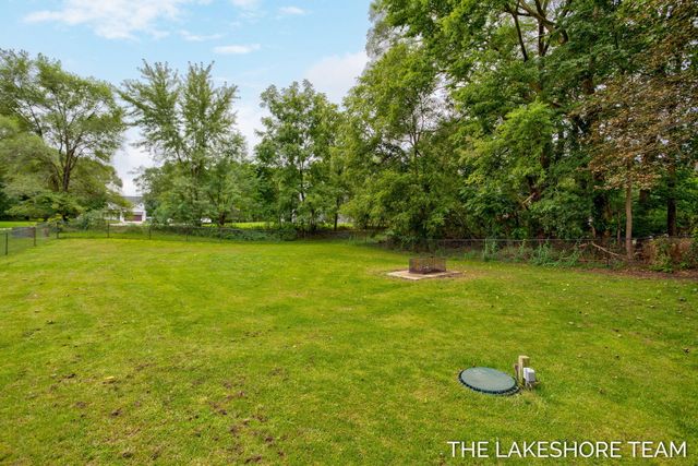 734 E 8th Street, Holland, MI 49423