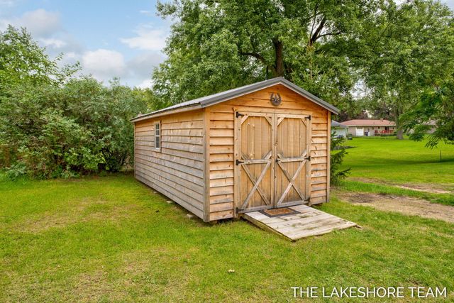 734 E 8th Street, Holland, MI 49423