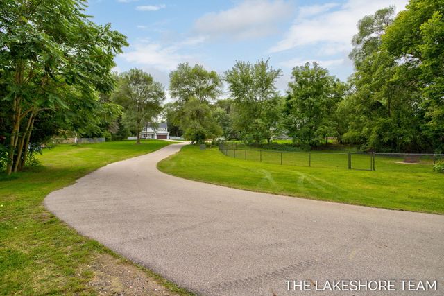 734 E 8th Street, Holland, MI 49423